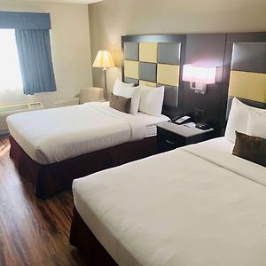 Queen Room Two Queen Beds Pet-friendly